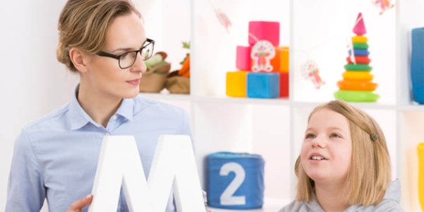 听力学家、助听器专家、助听器验配师和助听器销售人员有什么不同？